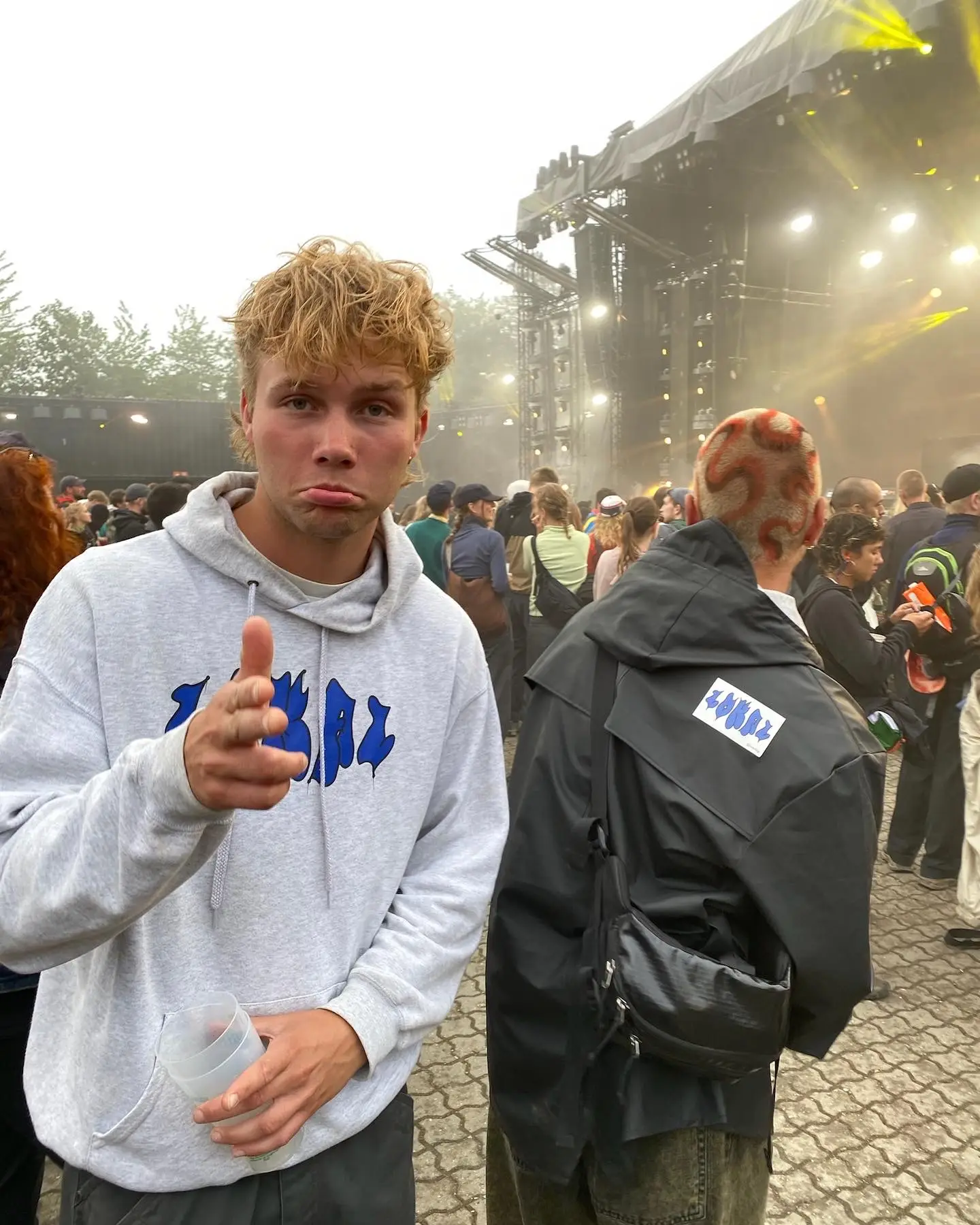 Rasmus er 190 cm høj og bruger størrelse XL.