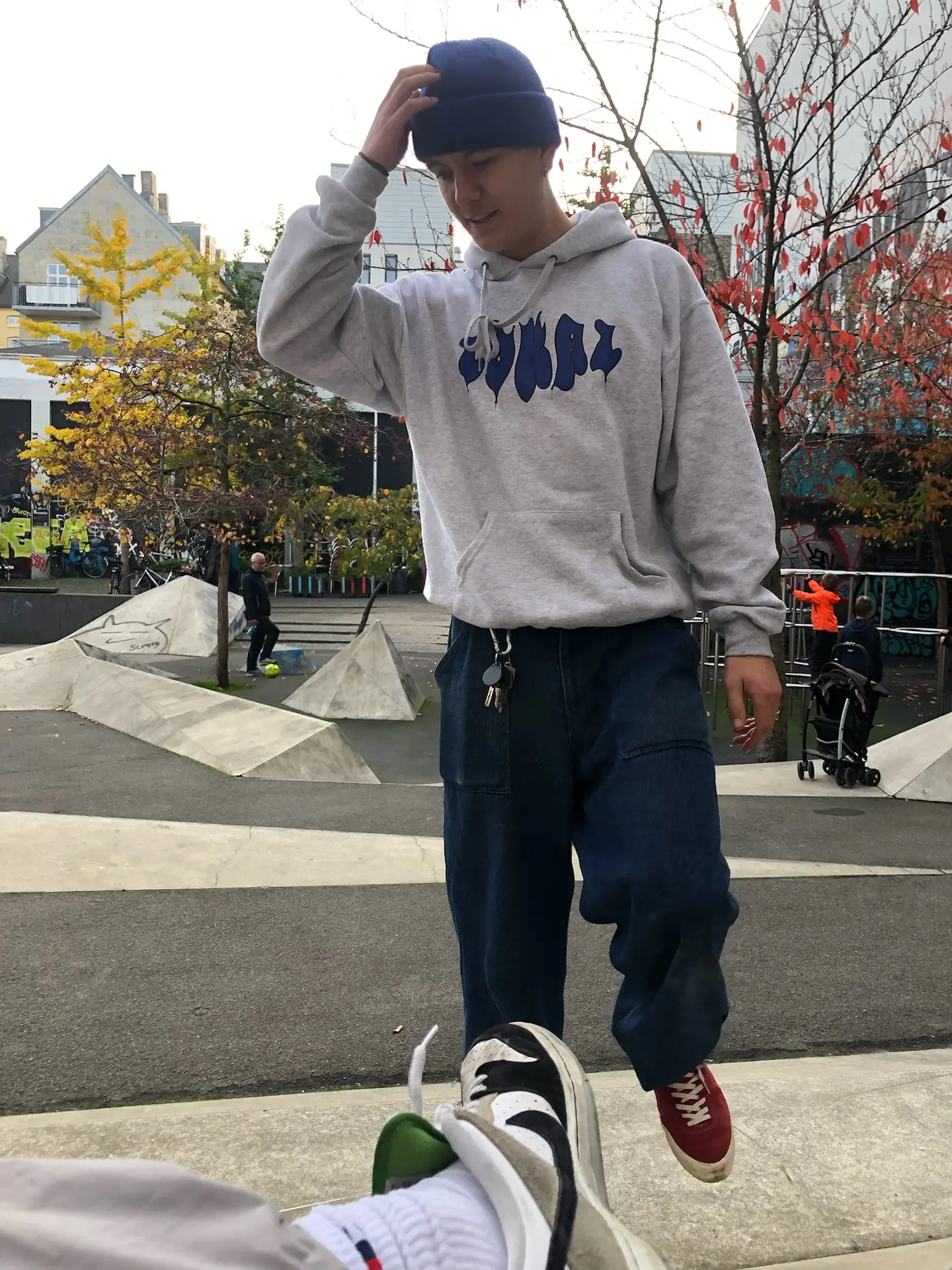 Herbert er 182 cm høj og bruger størrelse L.